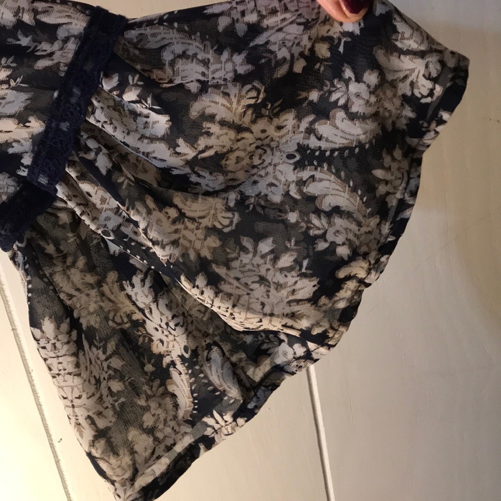 Charming Charlie Ruffled Top - Picture 3 of 6